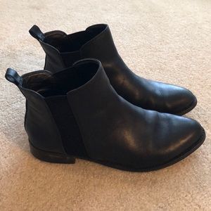 Gianni Bini Chelsea boots